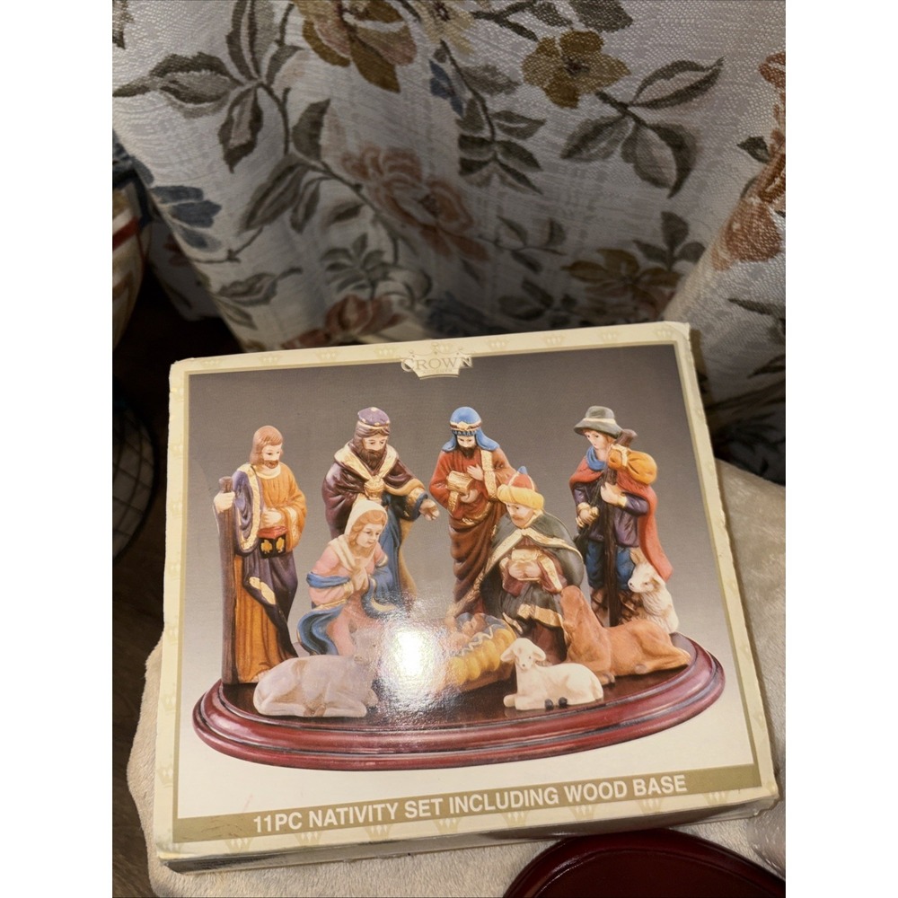 11 piece Nativity set Hand Painted World Bazaars Crown Accents Wood Base